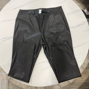 VENUS Women's Sleek Black Pants